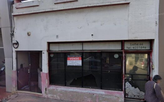 ID-14651-Lote / -Vivienda con comercial . Salta 66 Córdoba Capital La propiedad se desarrolla sobre un lote de 227 m2 y cuenta con una construcción a reciclar de 147 M2. En la misma se desarrolla